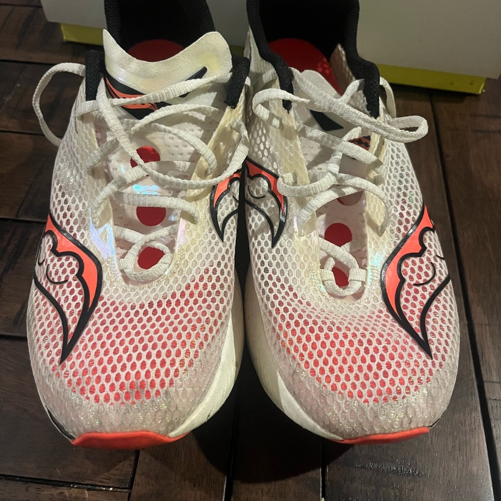 Saucony Endorphin Pro 3 carbon plated running shoes